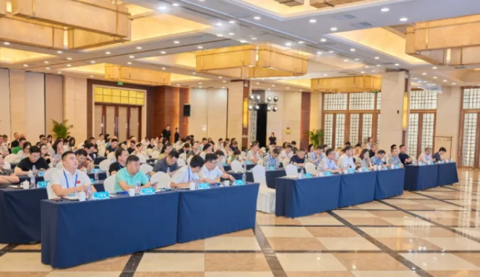 长兴县二十余家纺企赴洪泽参加2026年长丝织造行业产品创新研讨会暨新产品交流成果展示会