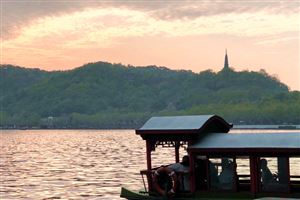 长华化学抗菌材料解决方案，为枕头植入持久抗菌“基因”